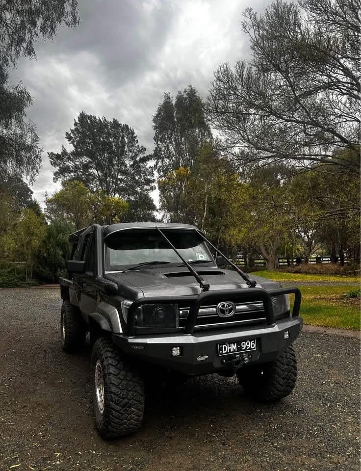 Toyota LandCruiser 79 Series Sunvisor – Gloss Black (Custom Fit) - Image 2