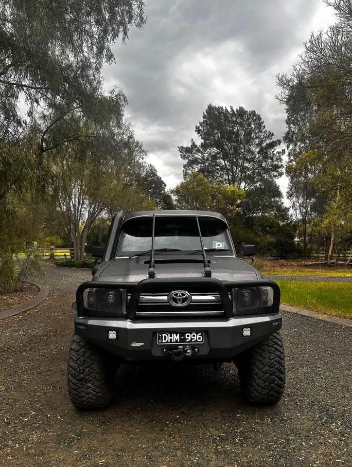 Toyota LandCruiser 79 Series Sunvisor – Gloss Black (Custom Fit) - Image 3