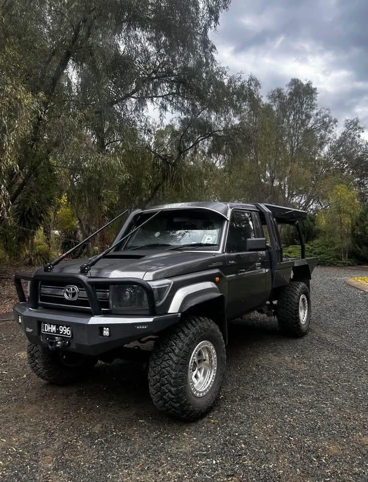 Toyota LandCruiser 79 Series Sunvisor – Gloss Black (Custom Fit) - Image 4